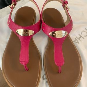 Michael Kors Thong Used Sandals 7.5 fuchsia